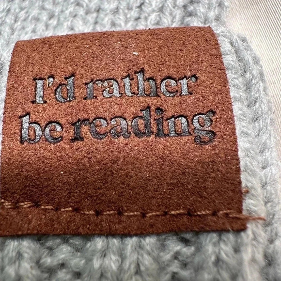 Grey knit hat with pompom nwot - Picture 2 of 4